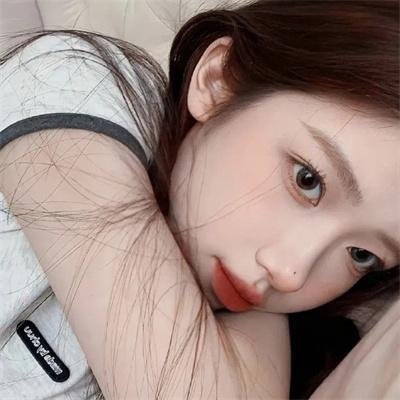 美女与液体人 海报
